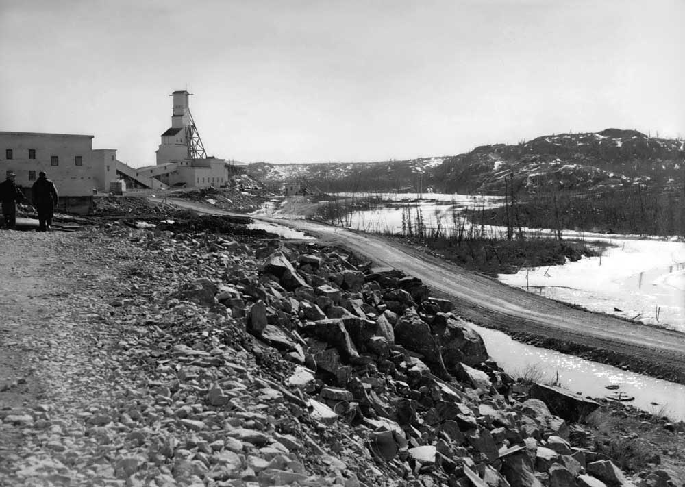 An image from Keystone Pictures USA for Ron Verzuh’s January-February 2026 review of “The Price of Gold” by John Sandlos and Arn Keeling.